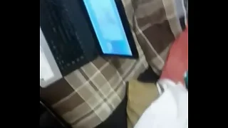 Webcam&period; Chico haciendo un poco de cybersex